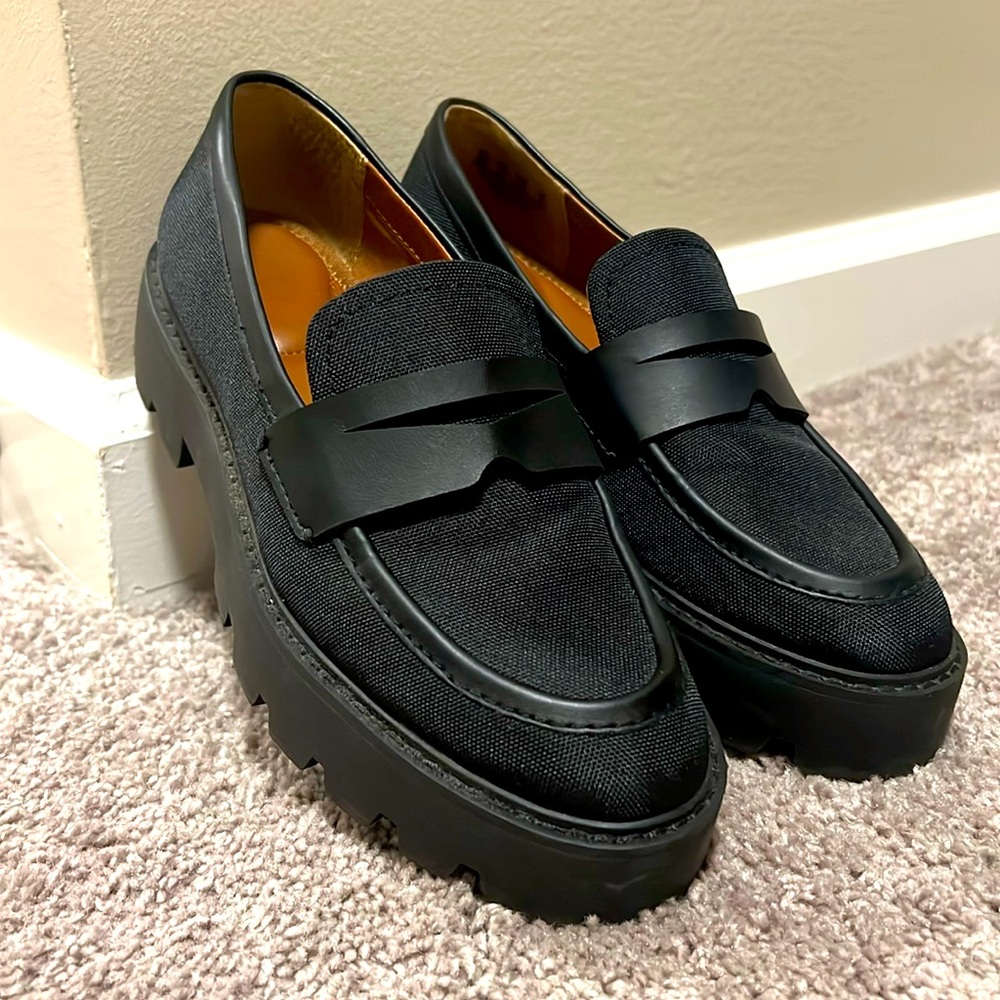 Gently-loved size 6 black platform loafer from Franco Sarto
